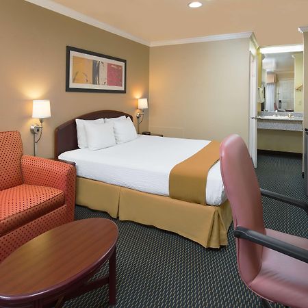 Days Inn By Wyndham Pinole Berkeley Εξωτερικό φωτογραφία