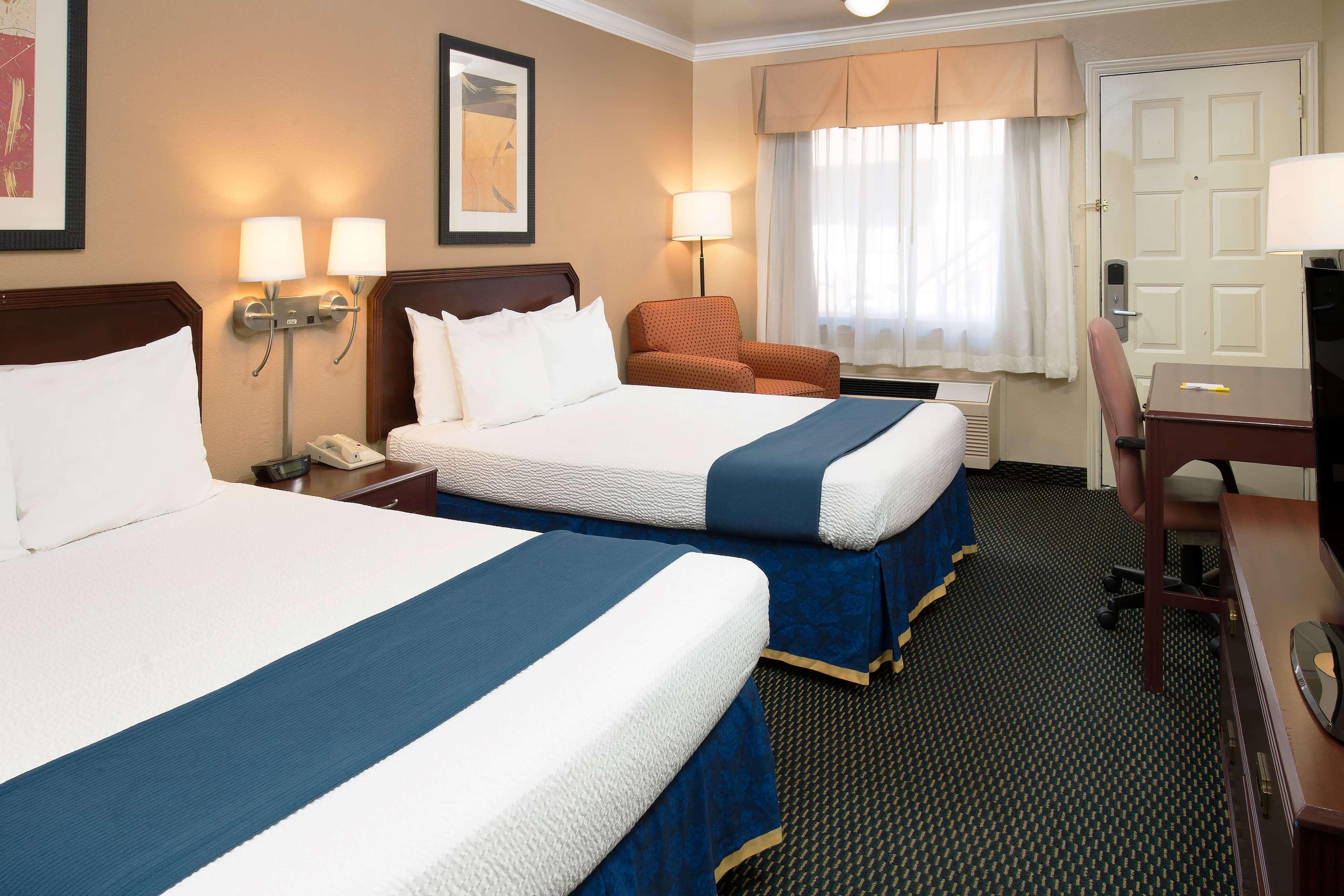 Days Inn By Wyndham Pinole Berkeley Εξωτερικό φωτογραφία