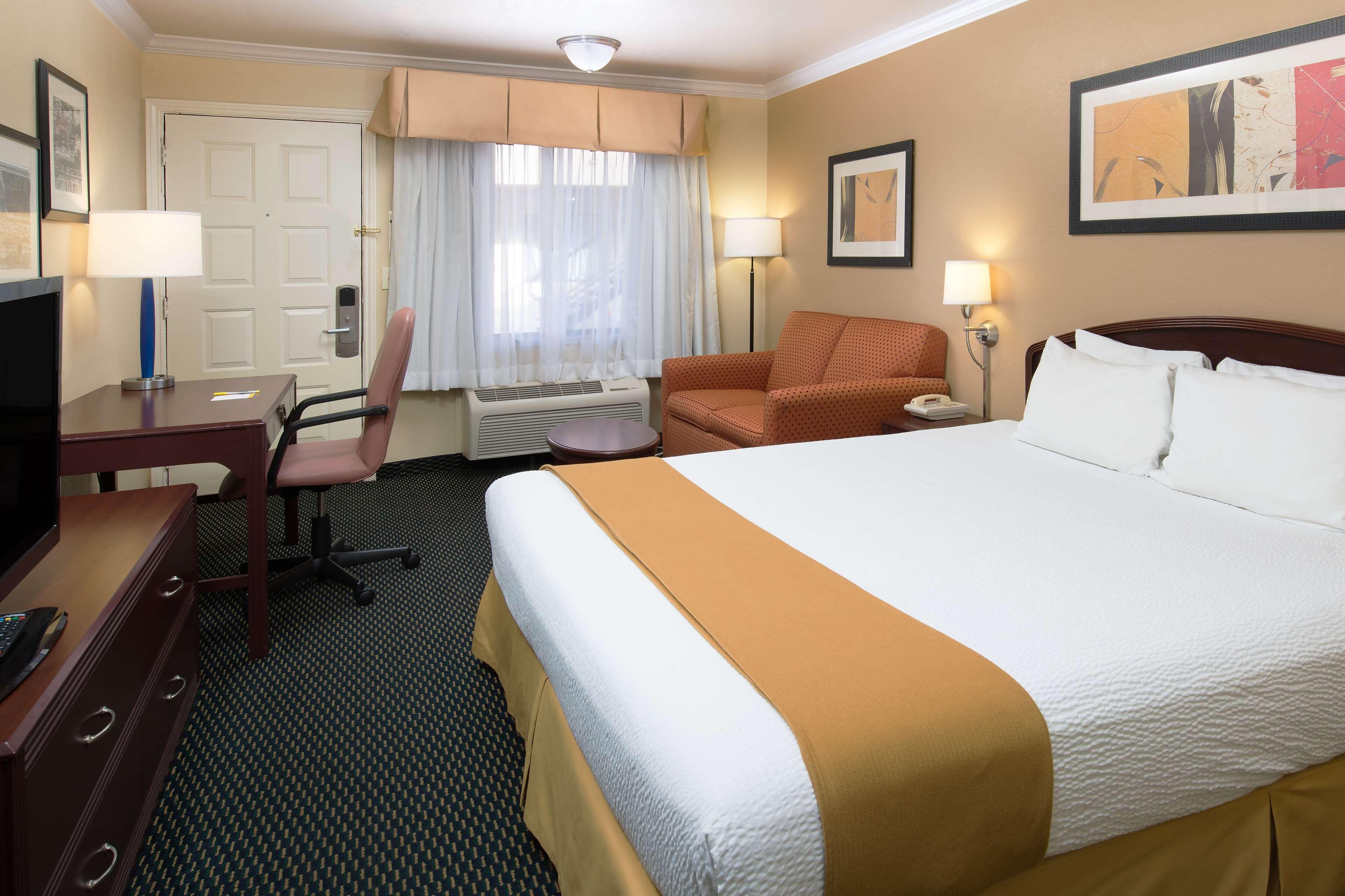 Days Inn By Wyndham Pinole Berkeley Εξωτερικό φωτογραφία
