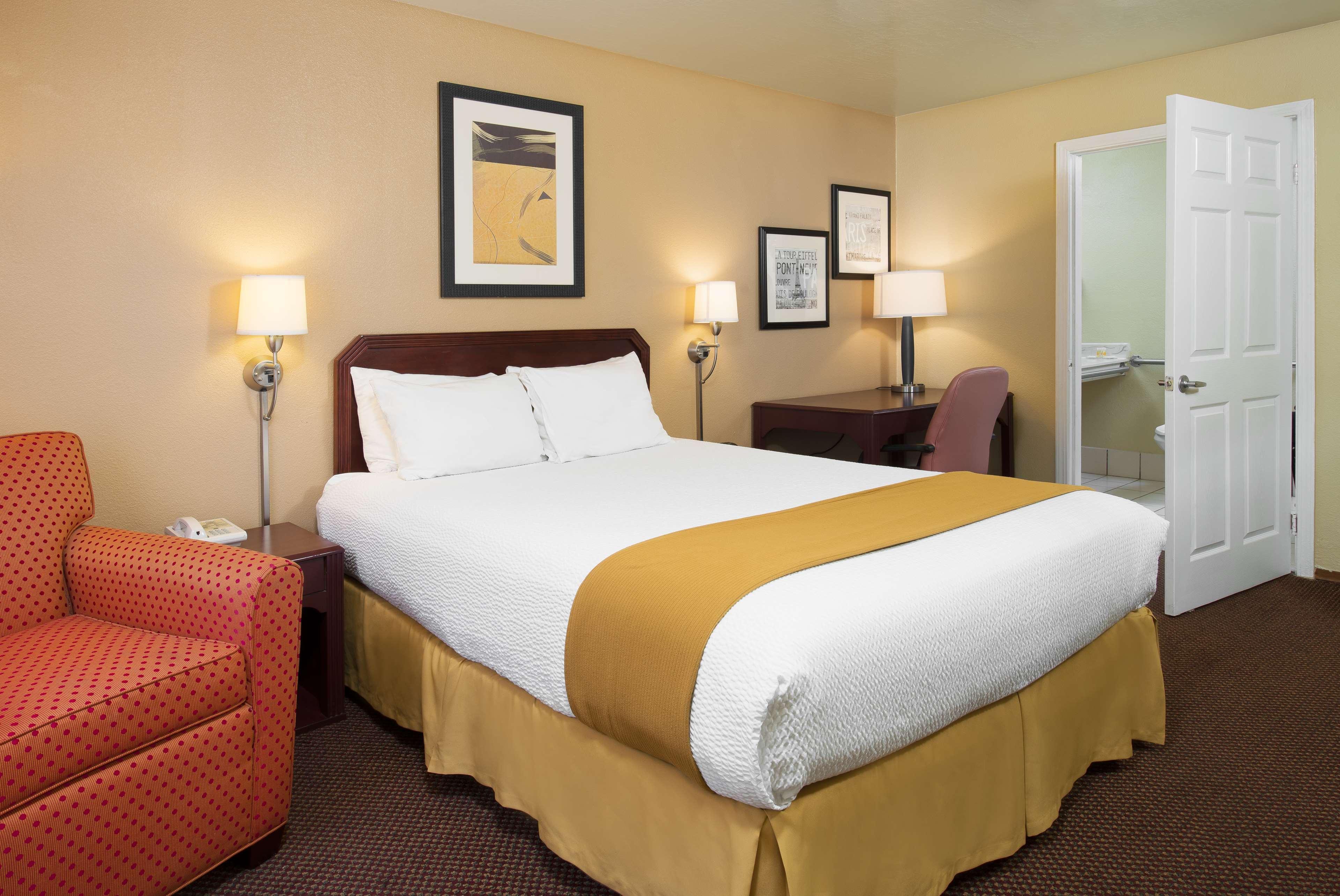 Days Inn By Wyndham Pinole Berkeley Εξωτερικό φωτογραφία