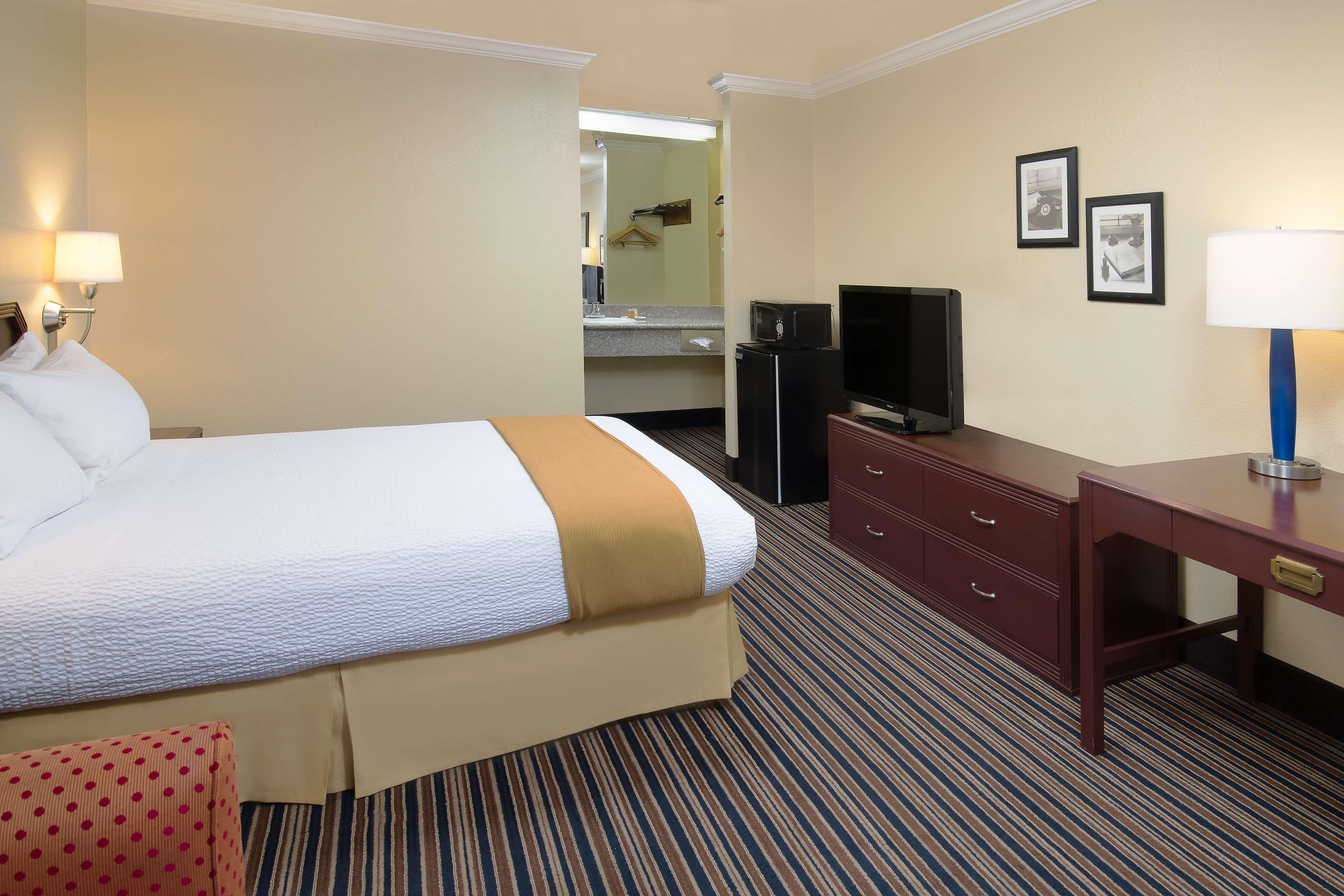 Days Inn By Wyndham Pinole Berkeley Εξωτερικό φωτογραφία