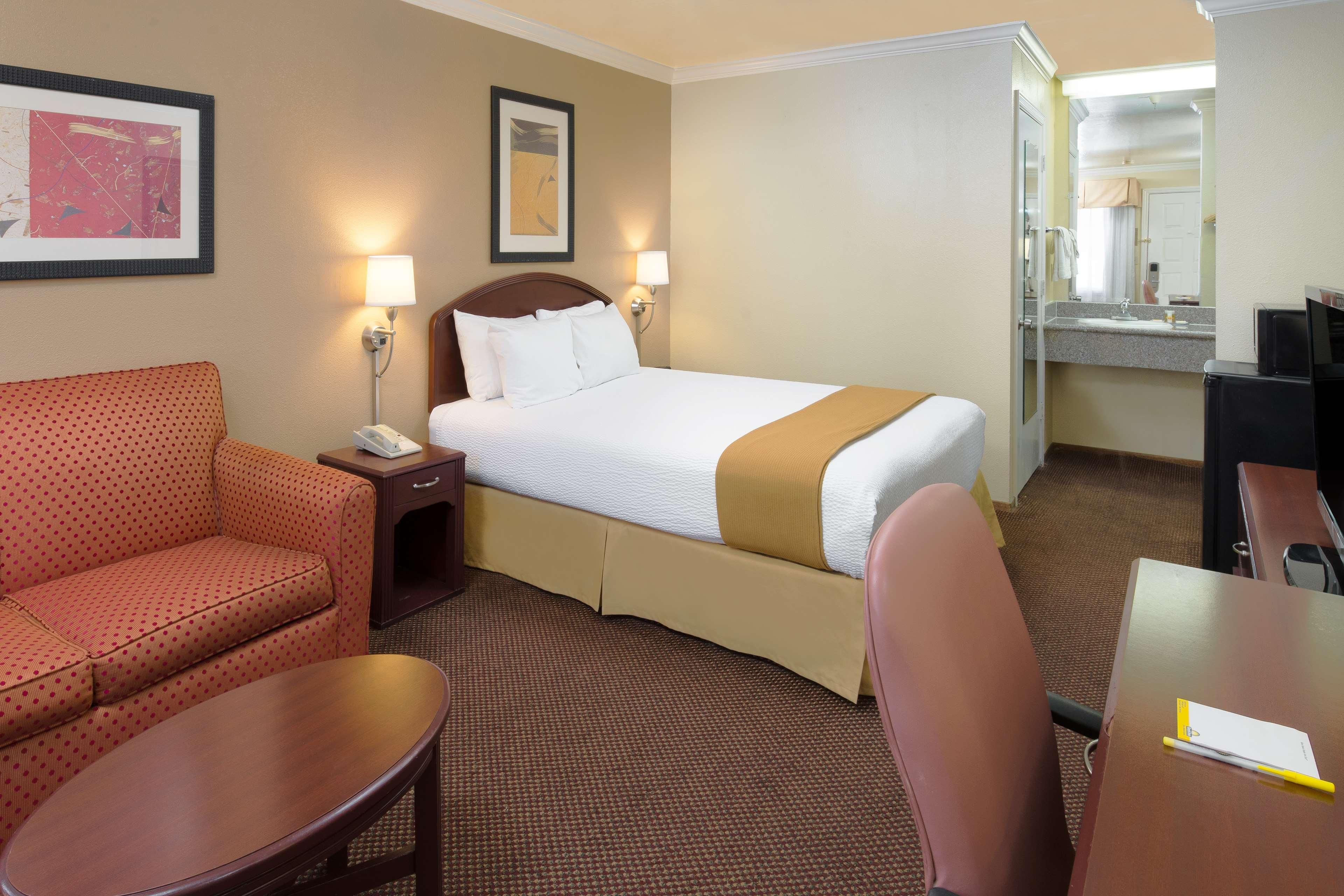 Days Inn By Wyndham Pinole Berkeley Εξωτερικό φωτογραφία