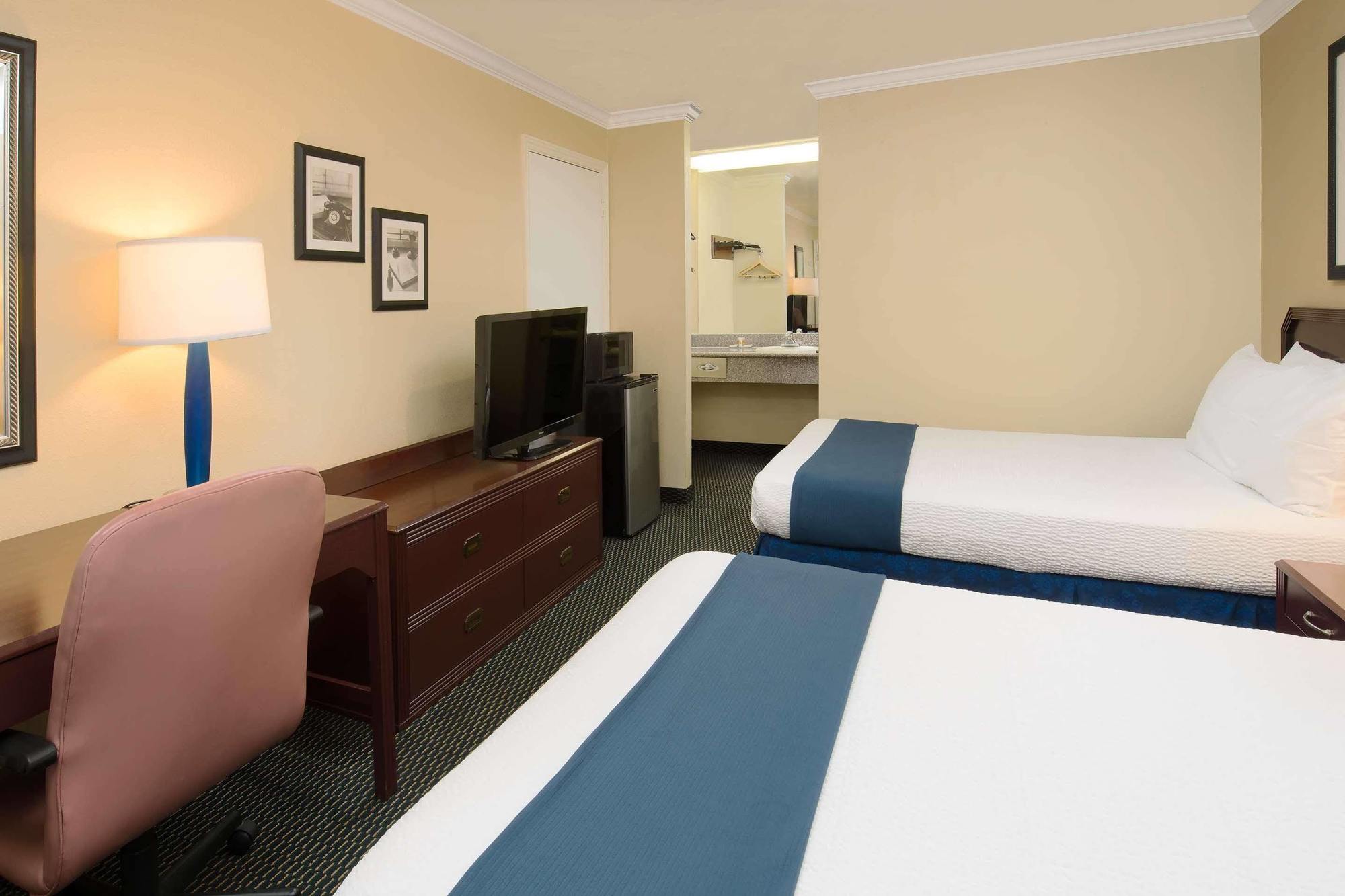 Days Inn By Wyndham Pinole Berkeley Εξωτερικό φωτογραφία